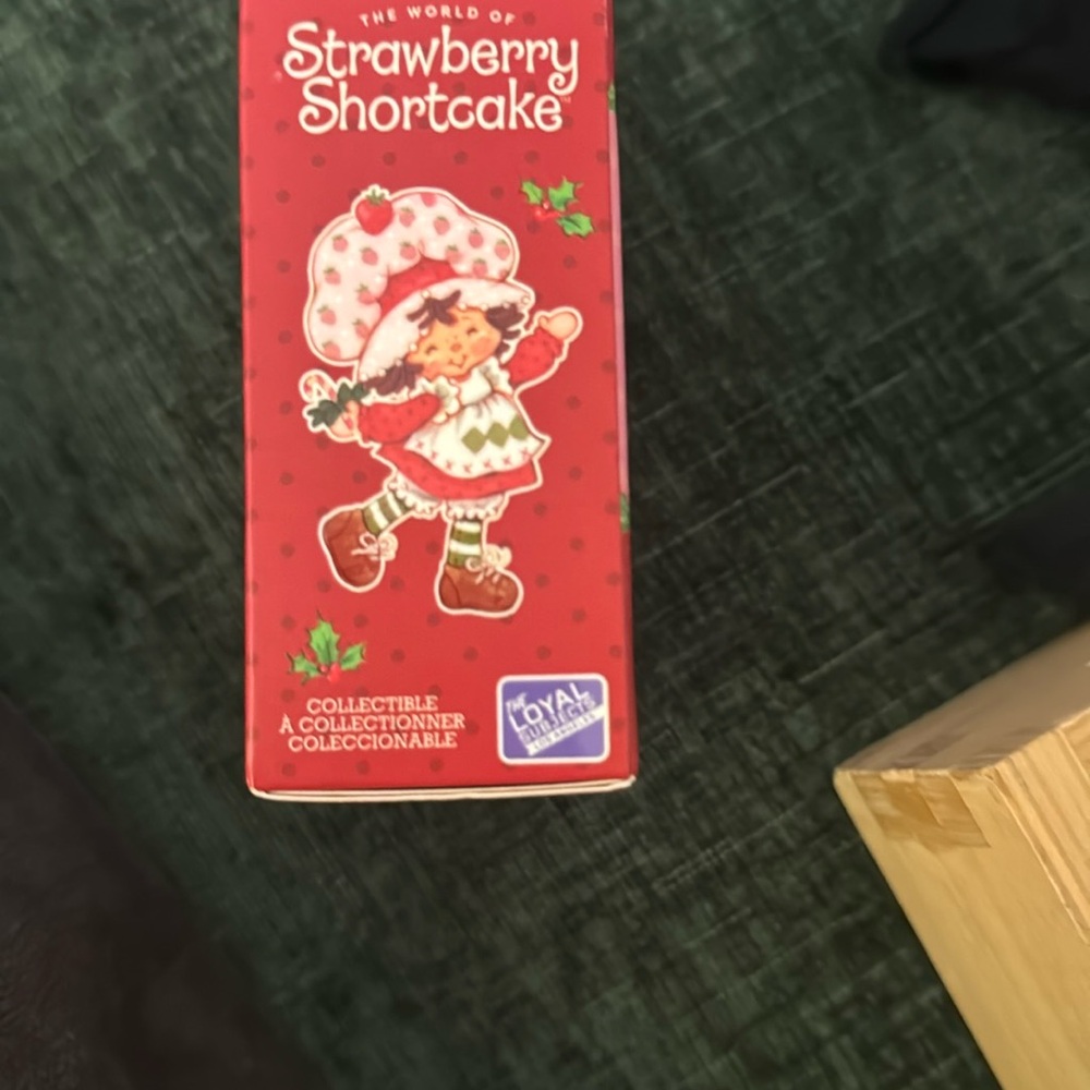 Strawberry Shortcake Doll with Red Outfit - Picture 5 of 5
